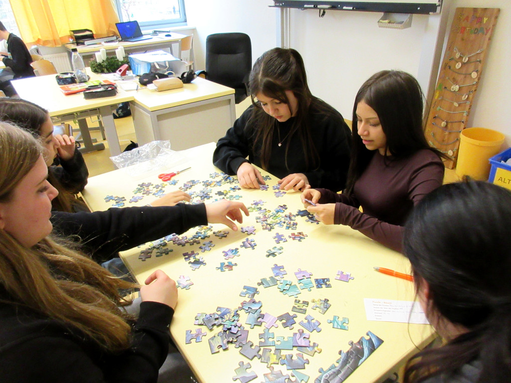 Puzzle lösen im Fach Soziales Lernen